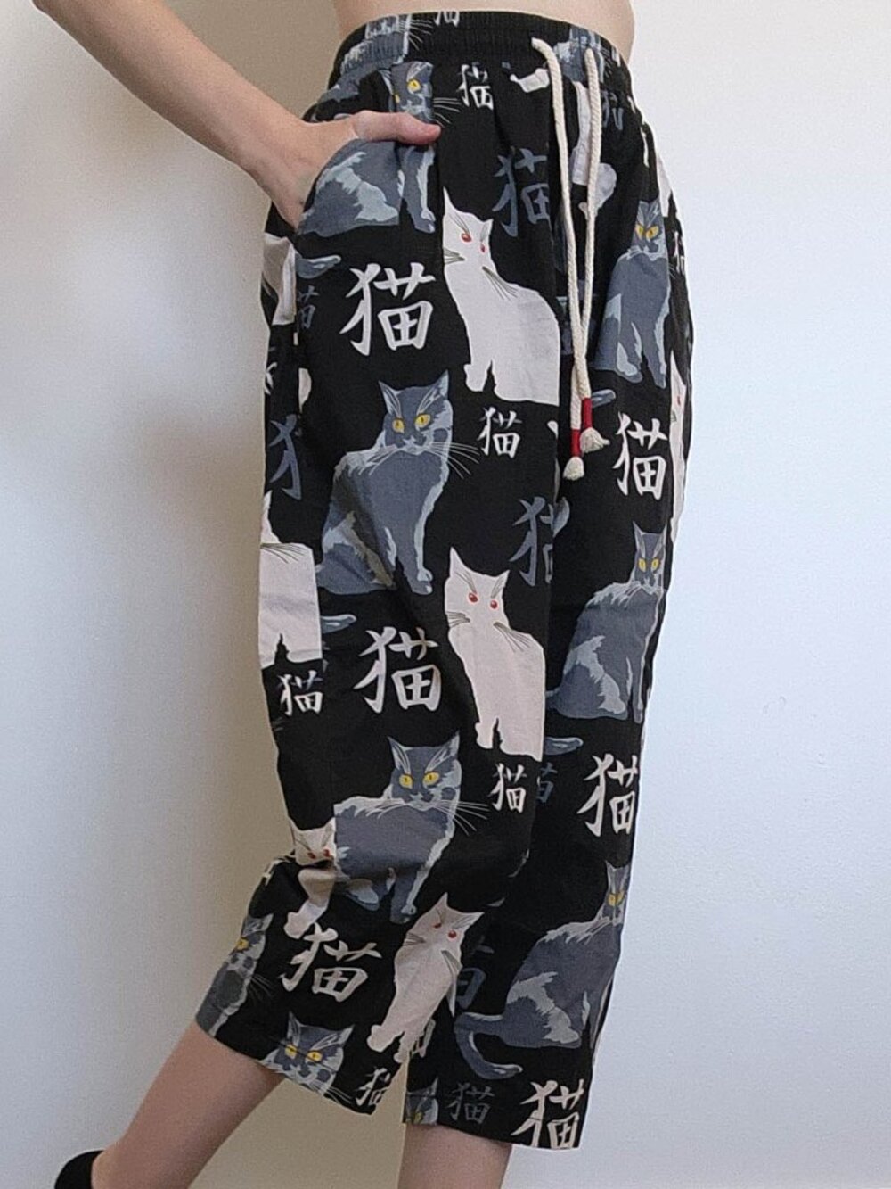 Cat Pattern Cropped Pants with Pockets